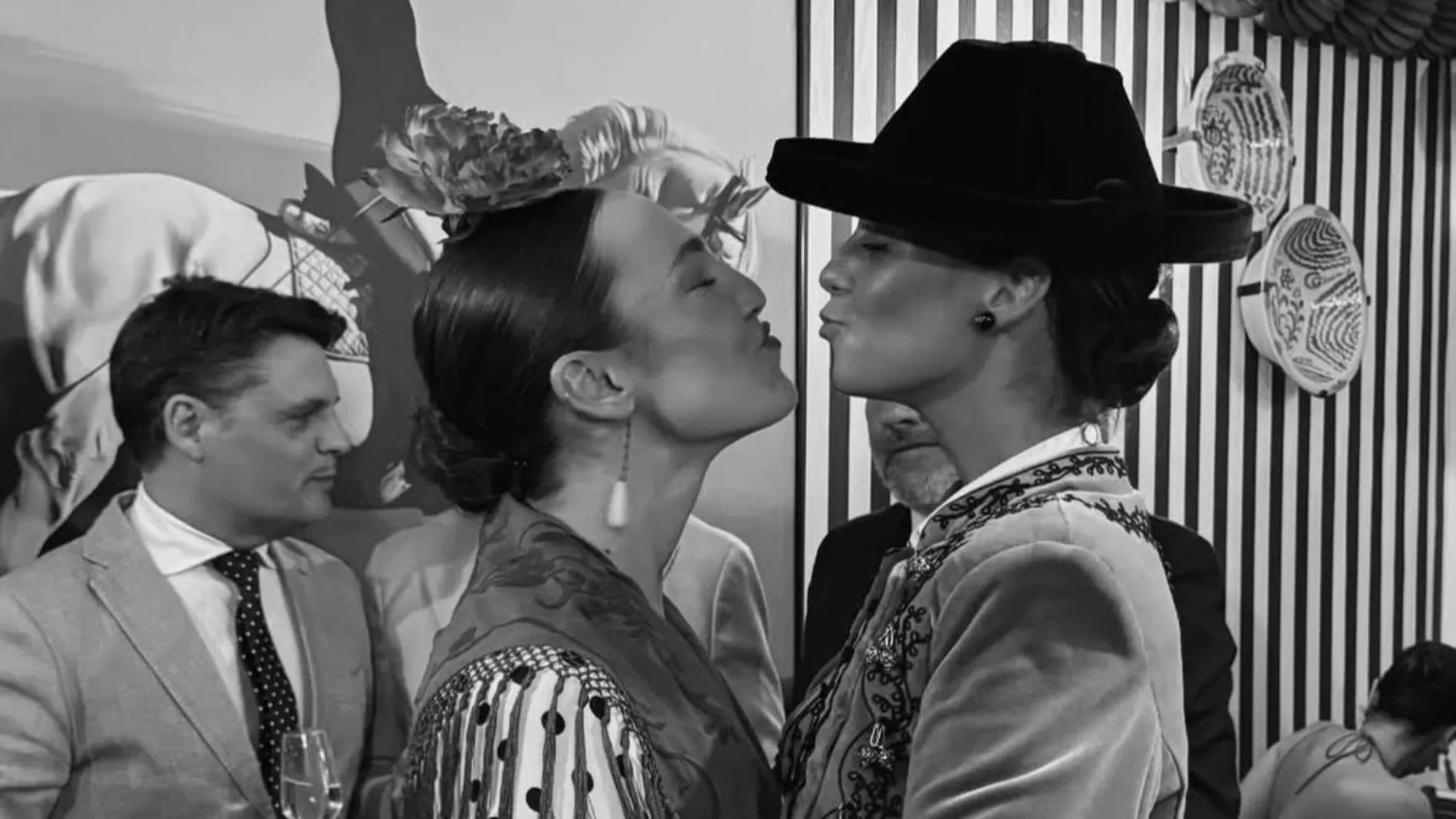 Victoria Federica en la Feria de Abril junto a su amiga Rocío Laffón.