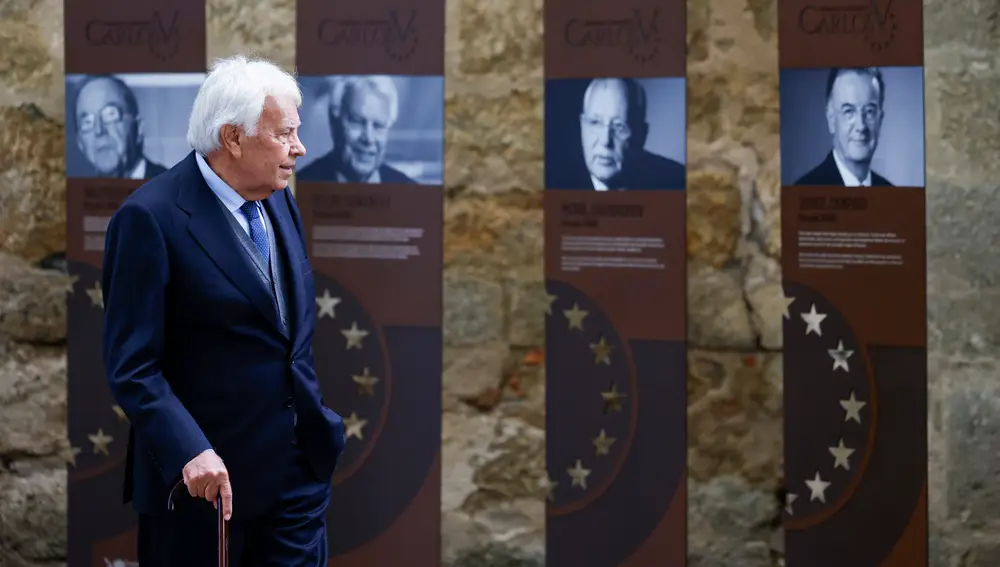 Josep Borrell recibe el Premio Europeo Carlos V