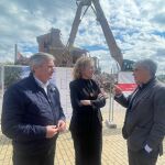 María Pardo durante su visita a las obras en Carracedelo