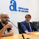 Premio Enric Valor 2025: Jordi Colonques triunfa con "Carnívora"
