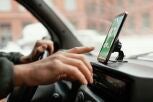 ¿Adiós a Waze y Google Maps? Esta es la nueva normativa que pretende aplicar la DGT