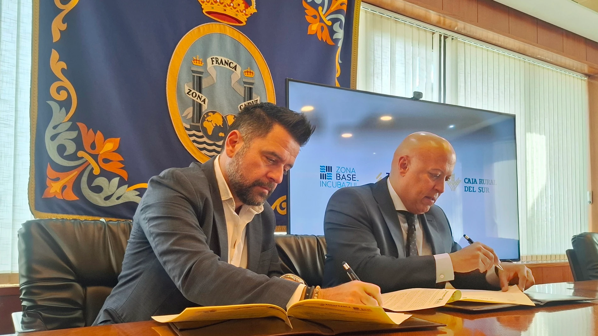 Zona Franca de Cádiz y Caja Rural del Sur se alían para acercar la financiación a las startups de Incubazul