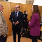 La diputada del PP, Ester Muñoz, junto a Marco Morala antes de participar en el foro