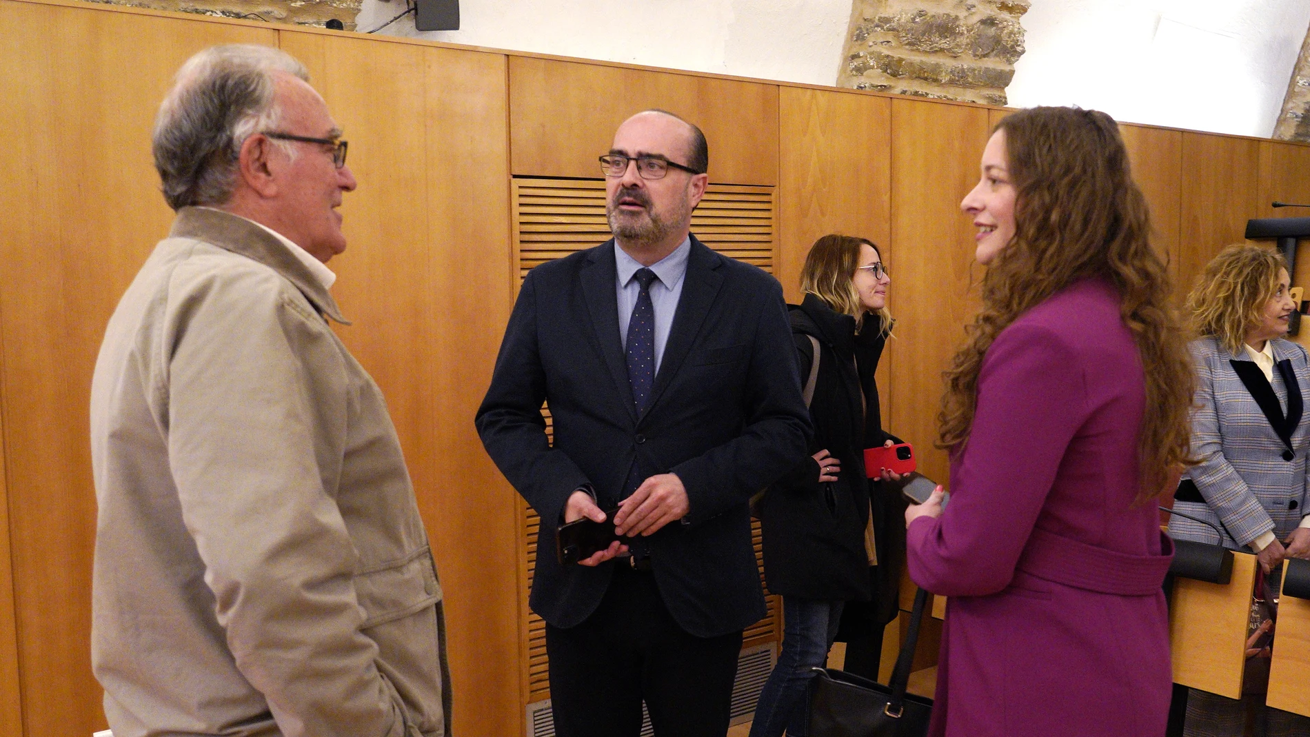 La diputada del PP, Ester Muñoz, junto a Marco Morala antes de participar en el foro
