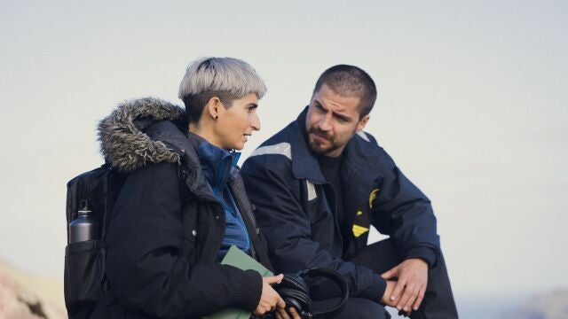 Alba Flores y Maxi Iglesias protagonizan la serie 'Punto Nemo'.