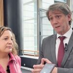 Carlos Martínez atiende a la prensa desde Bruselas junto a Iratxe García