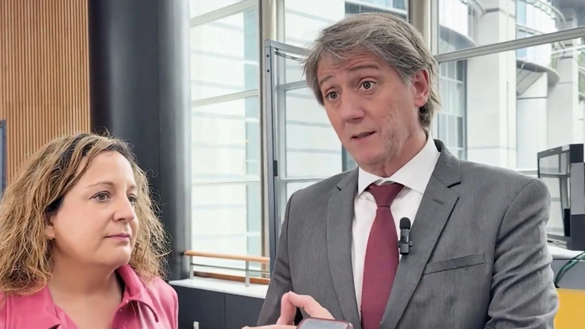 Carlos Martínez atiende a la prensa desde Bruselas junto a Iratxe García