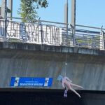 Graves amenazas a Del Nido Junior con un muñeco colgado en un puente en Sevilla
