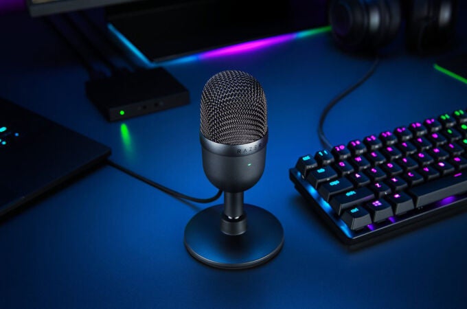 El micrófono Razer Seiren Mini tiene una base inclinable
