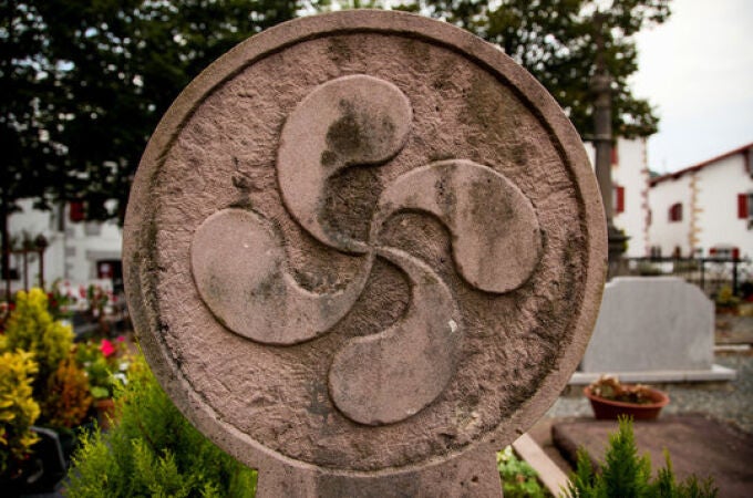 ¿Qué es el lauburu? La curiosa historia del origen del famoso símbolo vasco