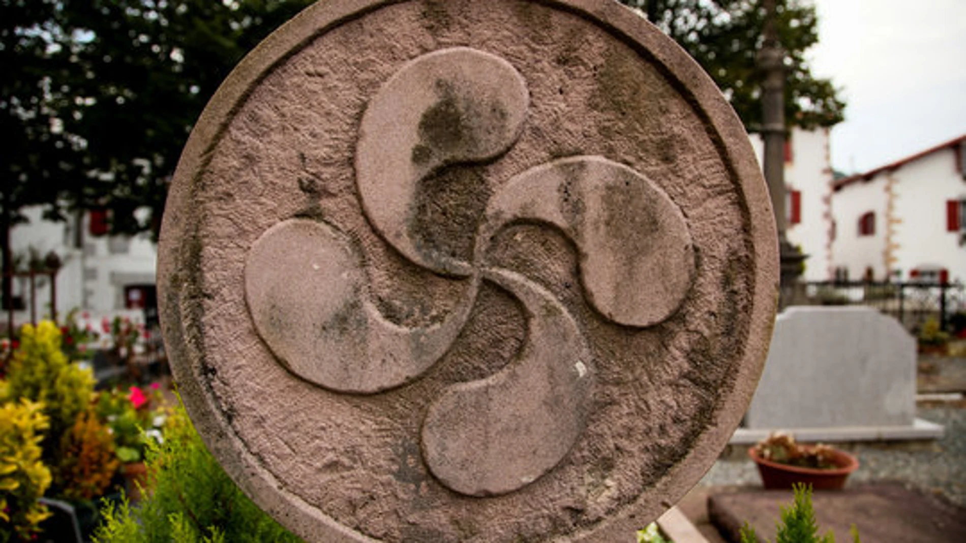 ¿Qué es el lauburu? La curiosa historia del origen del famoso símbolo vasco