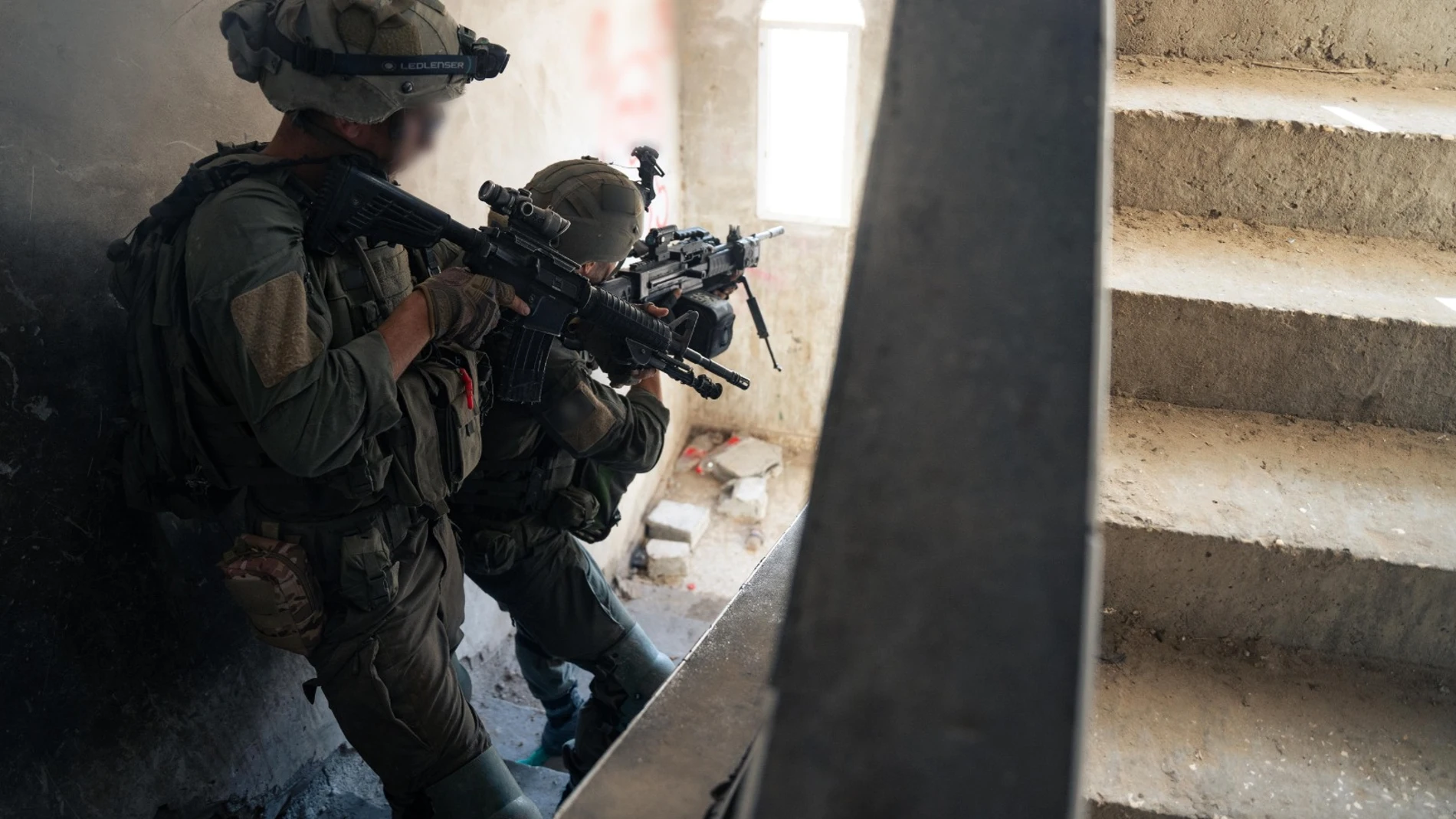 GAZA, 16/05/2025.- Actividad operativa de las tropas de las FDI en la Franja de Gaza. En las últimas 24 horas, el Ejército israelí ha matado a al menos 136 personas en bombardeos que han golpeado todos los rincones de una Franja de Gaza devastada, confirmaron fuentes médicas a EFE. Esta es, desde que Israel rompiera el alto el fuego a finales de marzo, la cifra más alta de cuerpos que han llegado a los pocos hospitales que siguen funcionado en el enclave palestino. EFE/ FDI - SOLO USO EDITORI...