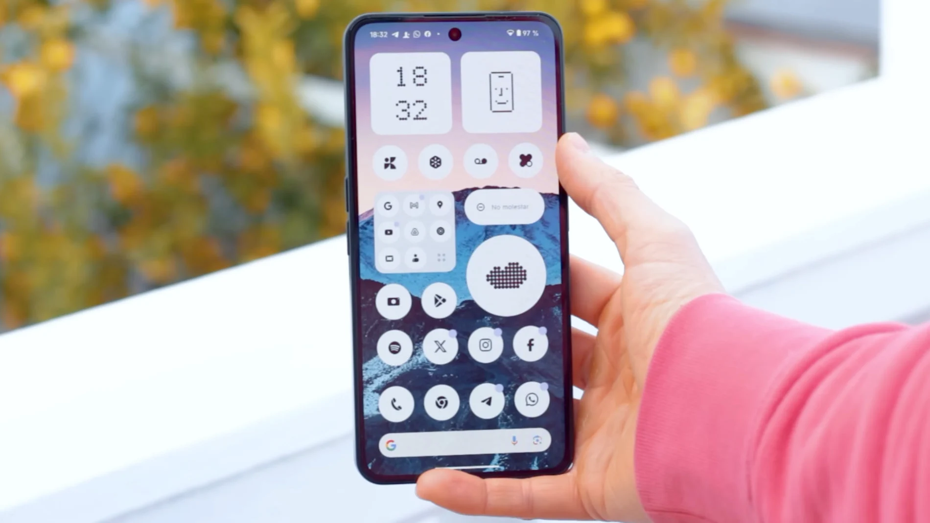 El Nothing Phone (3a) tiene una pantalla AMOLED de 6,77 pulgadas