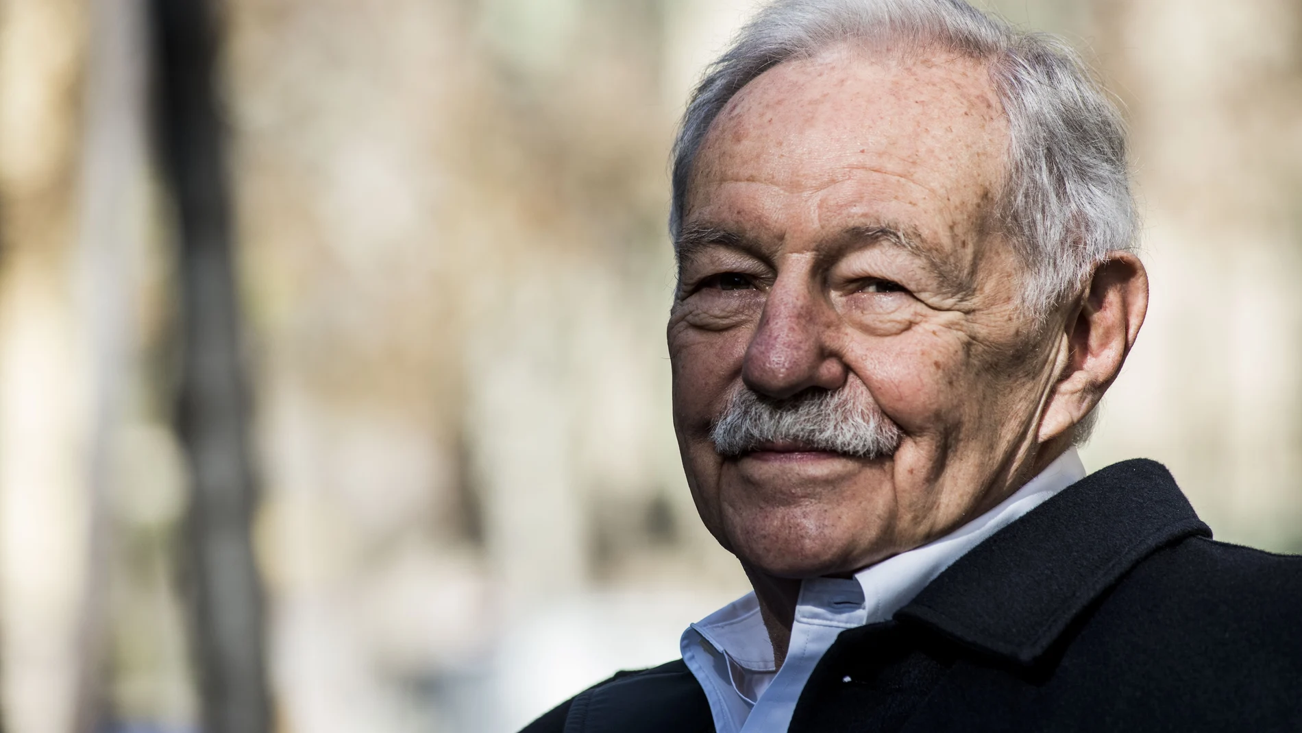 El escritor Eduardo Mendoza