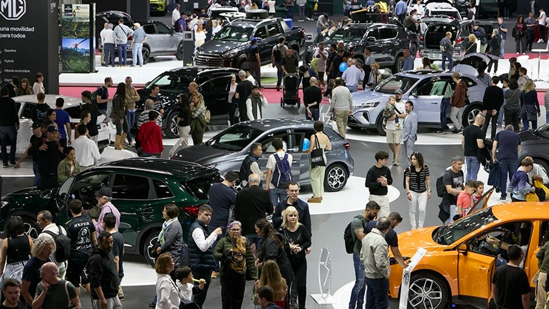 Visitantes en Automobile Barcelona. REMITIDA / HANDOUT por FIRA DE BARCELONA Fotografía remitida a medios de comunicación exclusivamente para ilustrar la noticia a la que hace referencia la imagen, y citando la procedencia de la imagen en la firma 16/05/2025