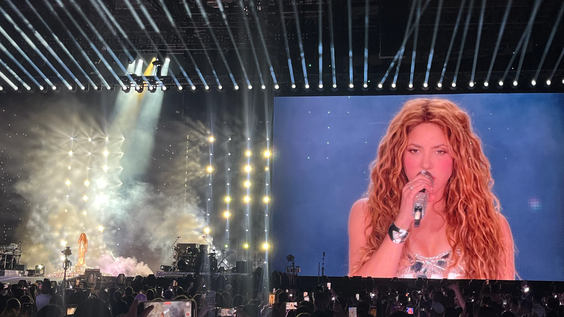 AME8543. NUEVA JERSEY (ESTADOS UNIDOS), 15/05/2025.- La cantante colombiana Shakira canta durante un concierto de su gira 'Las mujeres ya no lloran world tour' este jueves, en el MetLife Stadium en Nueva Jersey (Estados Unidos). EFE/ Nora Quintanilla