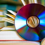 Quien tiene un CD viejo en casa, tiene un tesoro: por qué y para qué reutilizarlos