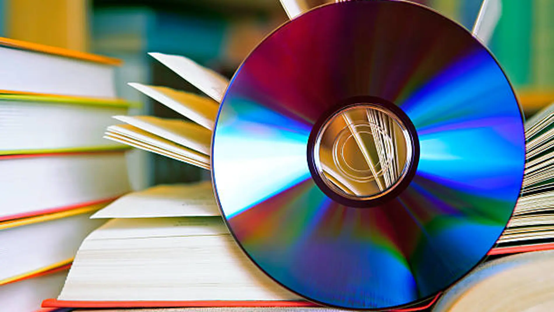 Quien tiene un CD viejo en casa, tiene un tesoro: por qué y para qué reutilizarlos