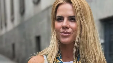 Amelia Bono con look de básicos.