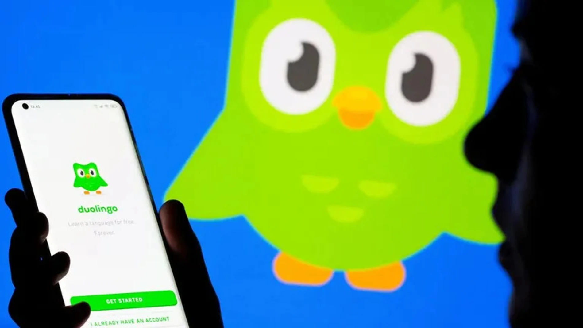Duolingo enfrenta críticas en redes sociales por su política laboral favorable a la IA