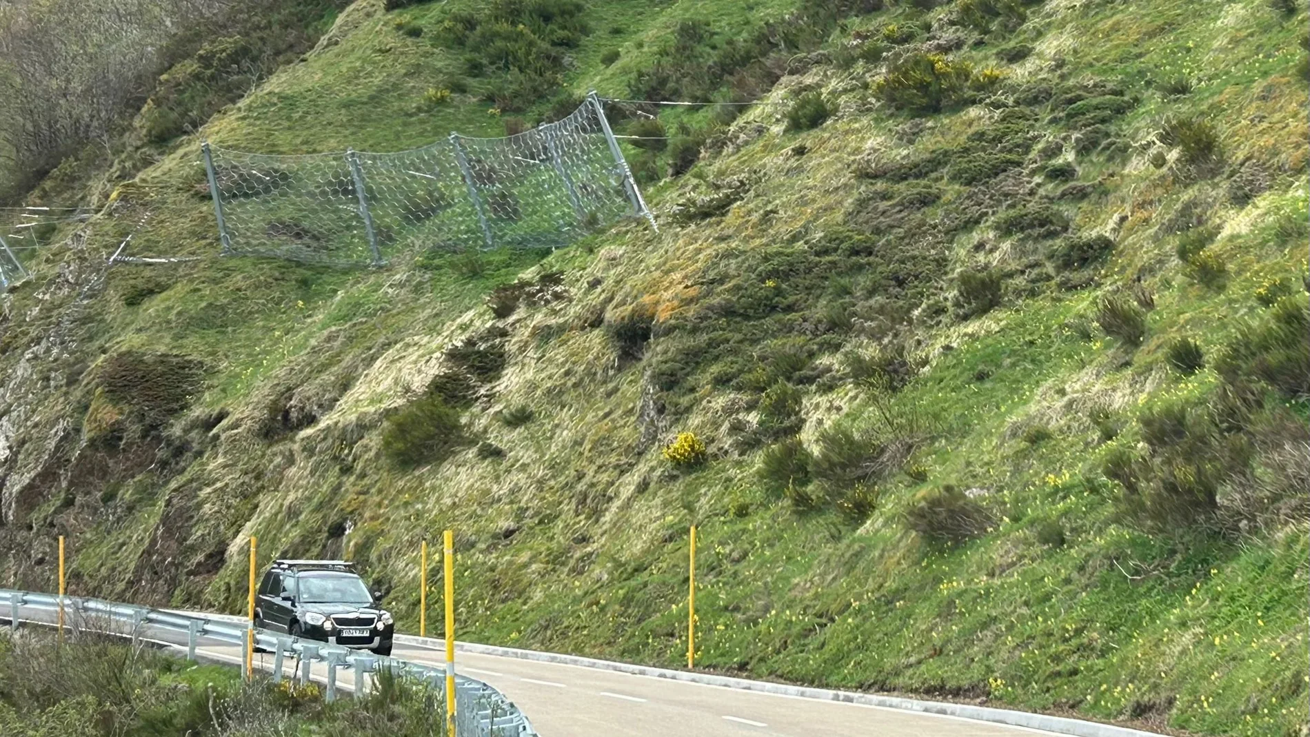 Así es el sistema antialudes que se acaba de instalar en el puerto de Somiedo (Asturias)