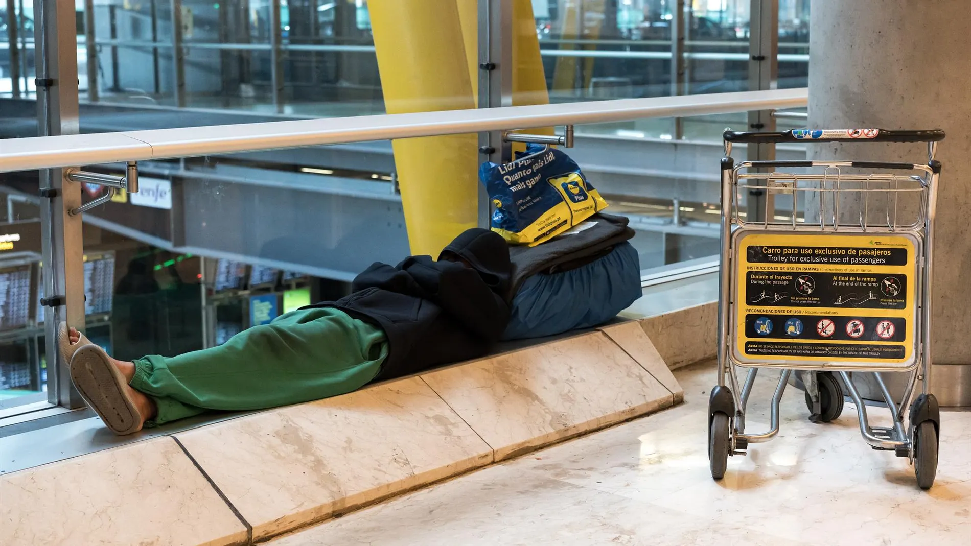 Personas sin hogar en el Aeropuerto de Barajas