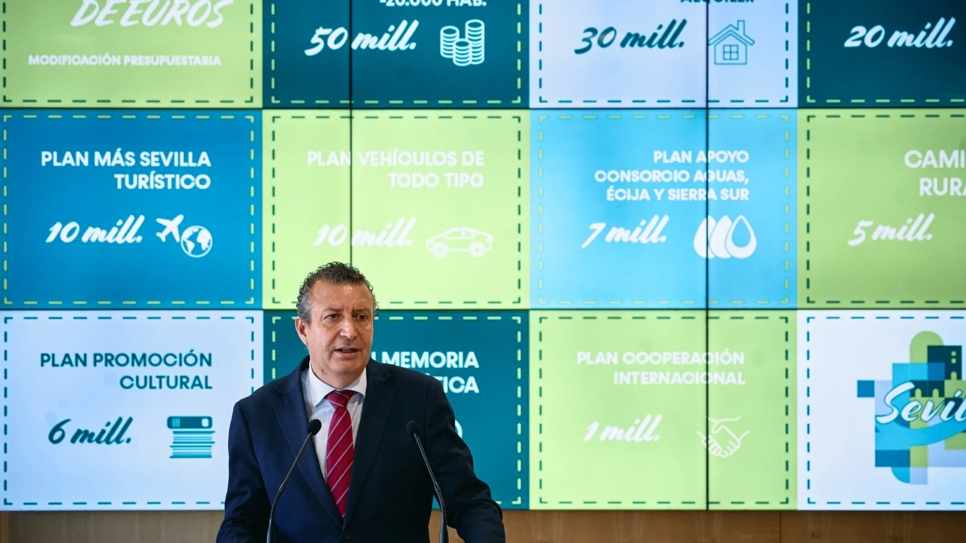 Fernández destaca el Plan Sevilla 2030 como "hoja de ruta" y apunta "salto de calidad" en municipios pequeños