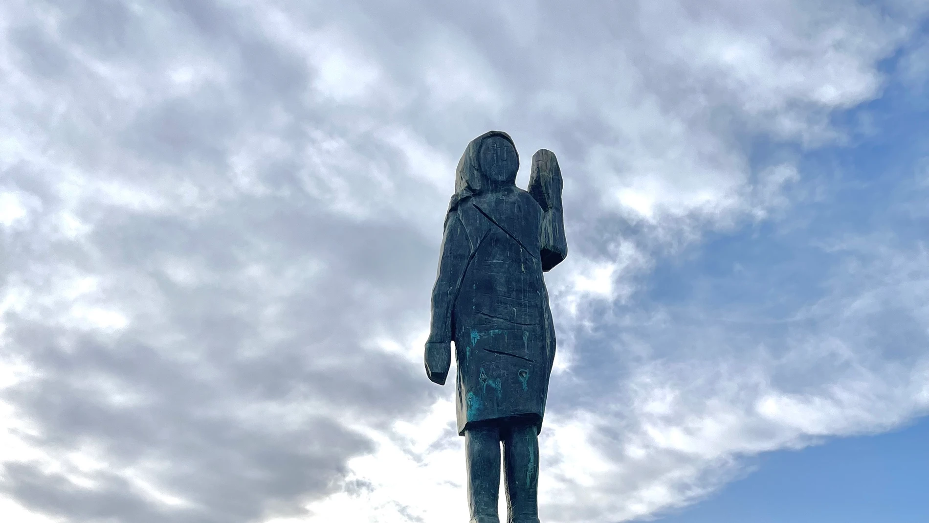 Estatua de bronce de la primera dama Melania Trump cerca de su ciudad natal, Sevnica, Eslovenia