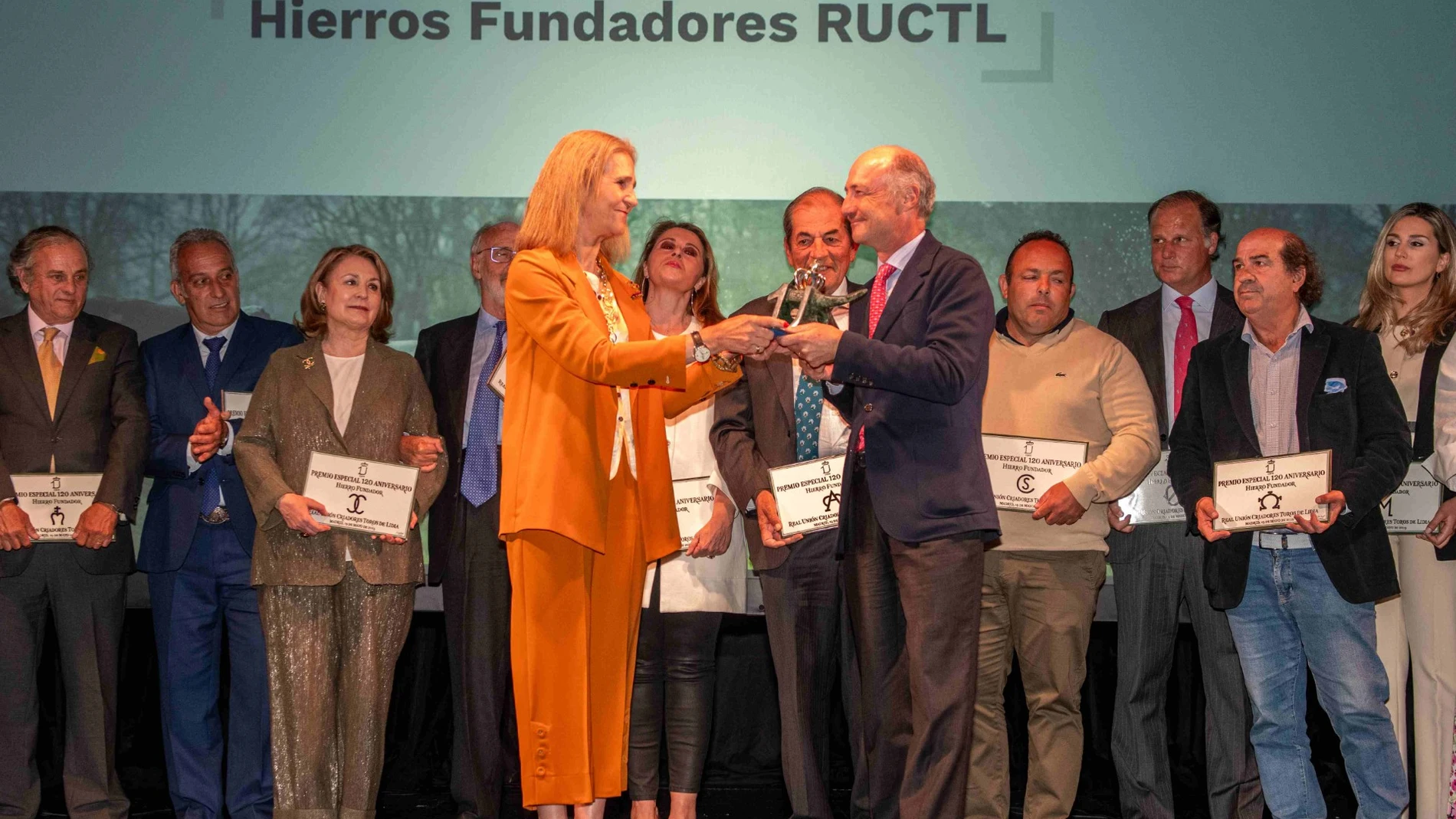 Doña Elena preside una gala histórica por los 120 años de la RUCTL