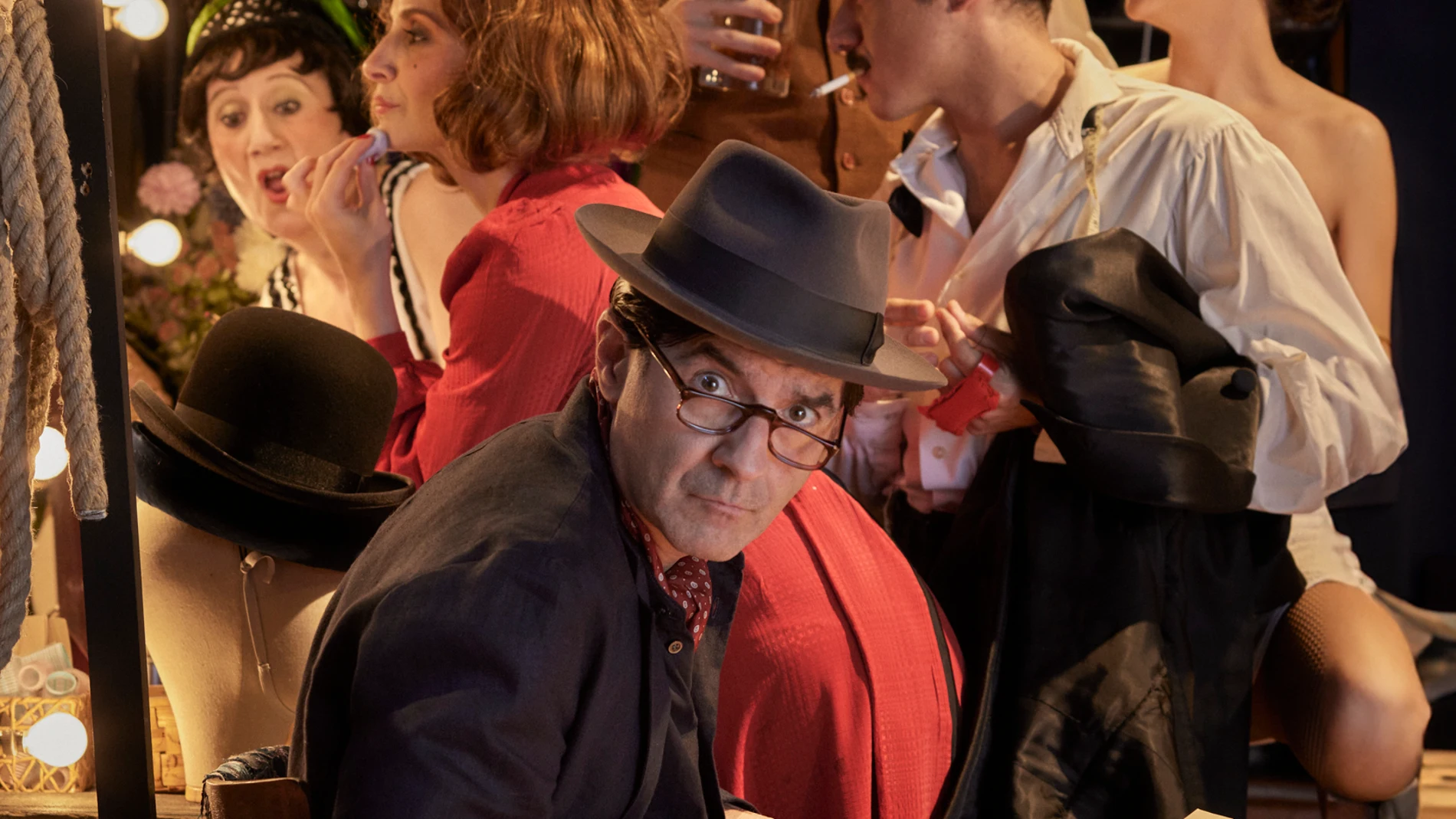 Rulo Pardo, con sombrero, se pone en la piel de Miguel Mihura