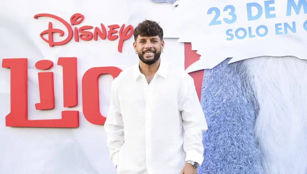 Álvaro García, novio de Gloria Camila, en el estreno de "Lilo y Stich"