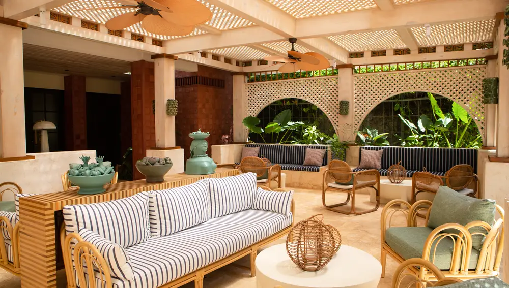 Cada rincón de hotel está decorado por artesanos locales