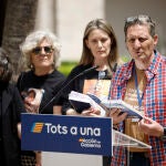Christian Lesaec se dirige a la prensa junto a Rosa Álvarez