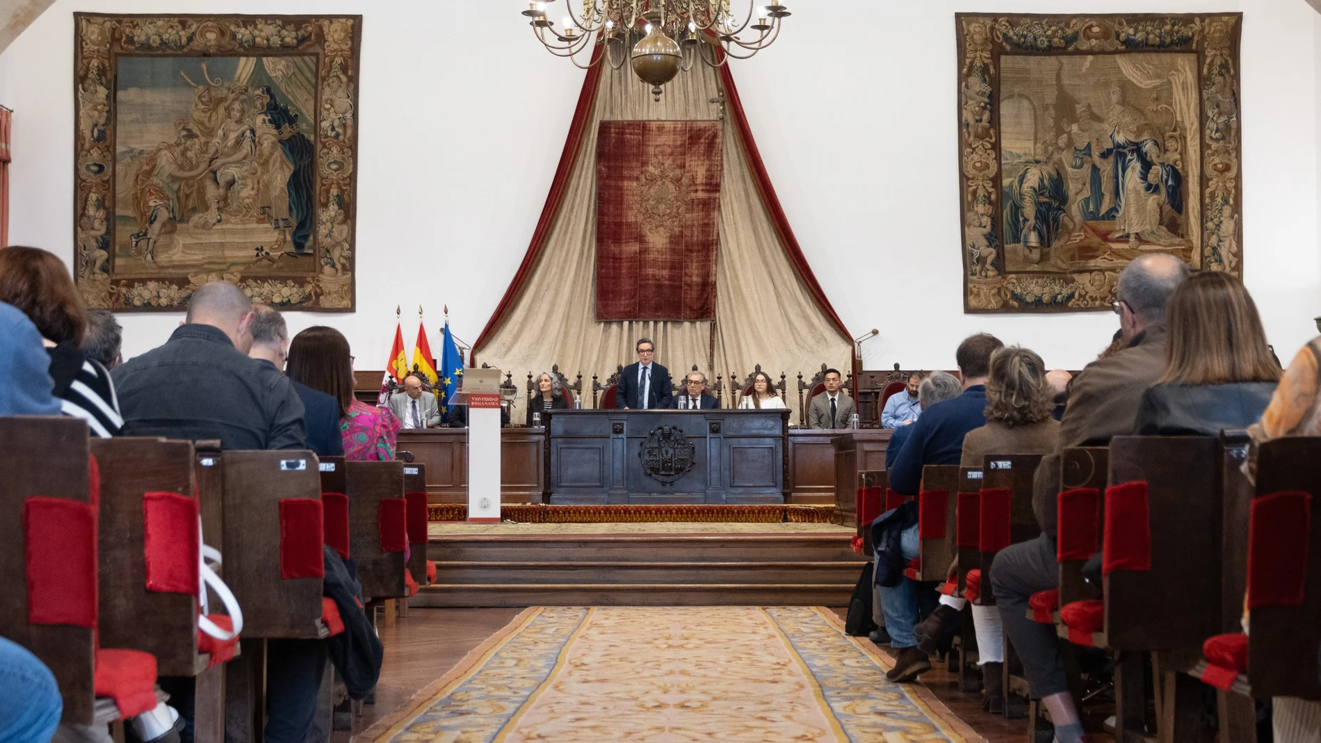 El rector de la Usal, Juan Manuel Corchado, presenta el informe anual de la institución al Claustro