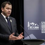 Lars Klingbeil, ministro de Finanzas alemán, habla durante la reunión de ministros del G-7