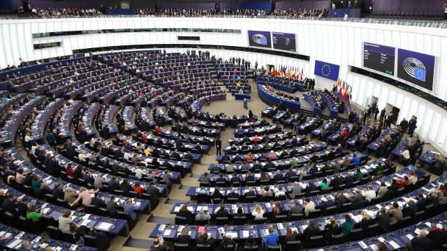 La Eurocámara lamenta los "ataques al Estado de derecho y la separación de poderes" por el Gobierno