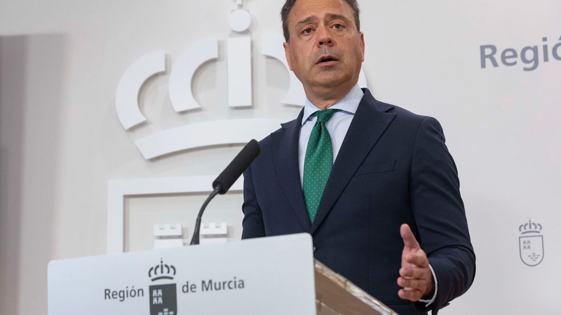 MURCIA, 22/05/2025.- El consejero de Presidencia y Portavoz del Gobierno, Marcos Ortuño, durante la rueda de prensa que ha ofrecido para informar de las decisiones tomadas en reunión de Consejo de Gobierno, este jueves en el Palacio de San Esteban. EFE/Marcial Guillén
