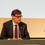 El presidente de la Generalitat, Salvador Illa, en una rueda de prensa organizada por el 'Diari de Barcelona' en la UPF