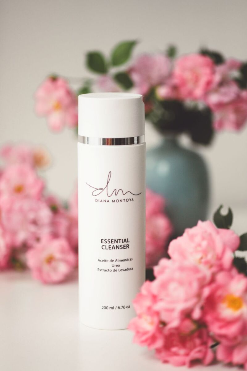 ESSENTIAL CLEANSER