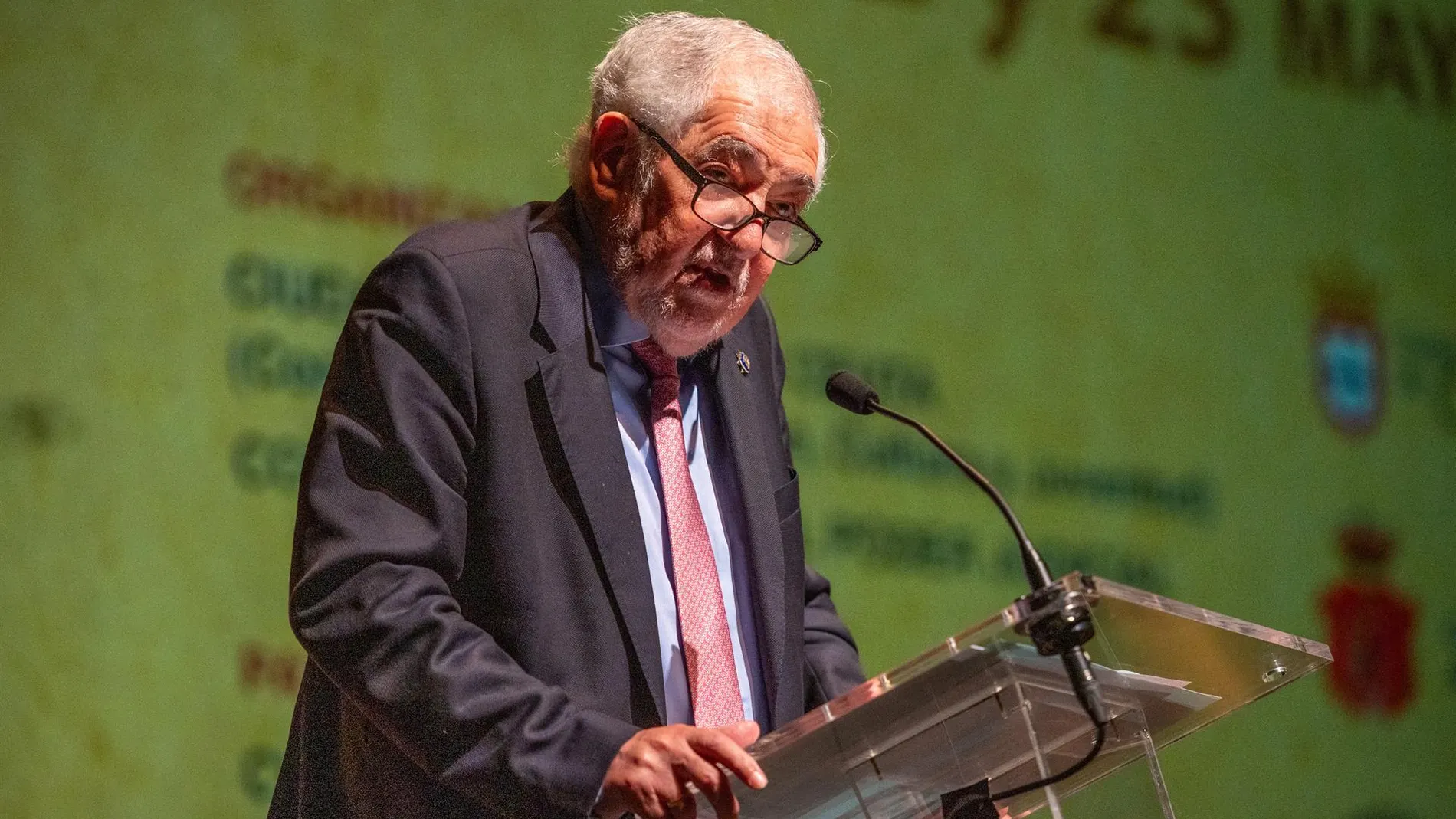 Pumpido recuerda que el TC resolverá los recursos al decreto ley de menores migrantes "de acuerdo con la Constitución