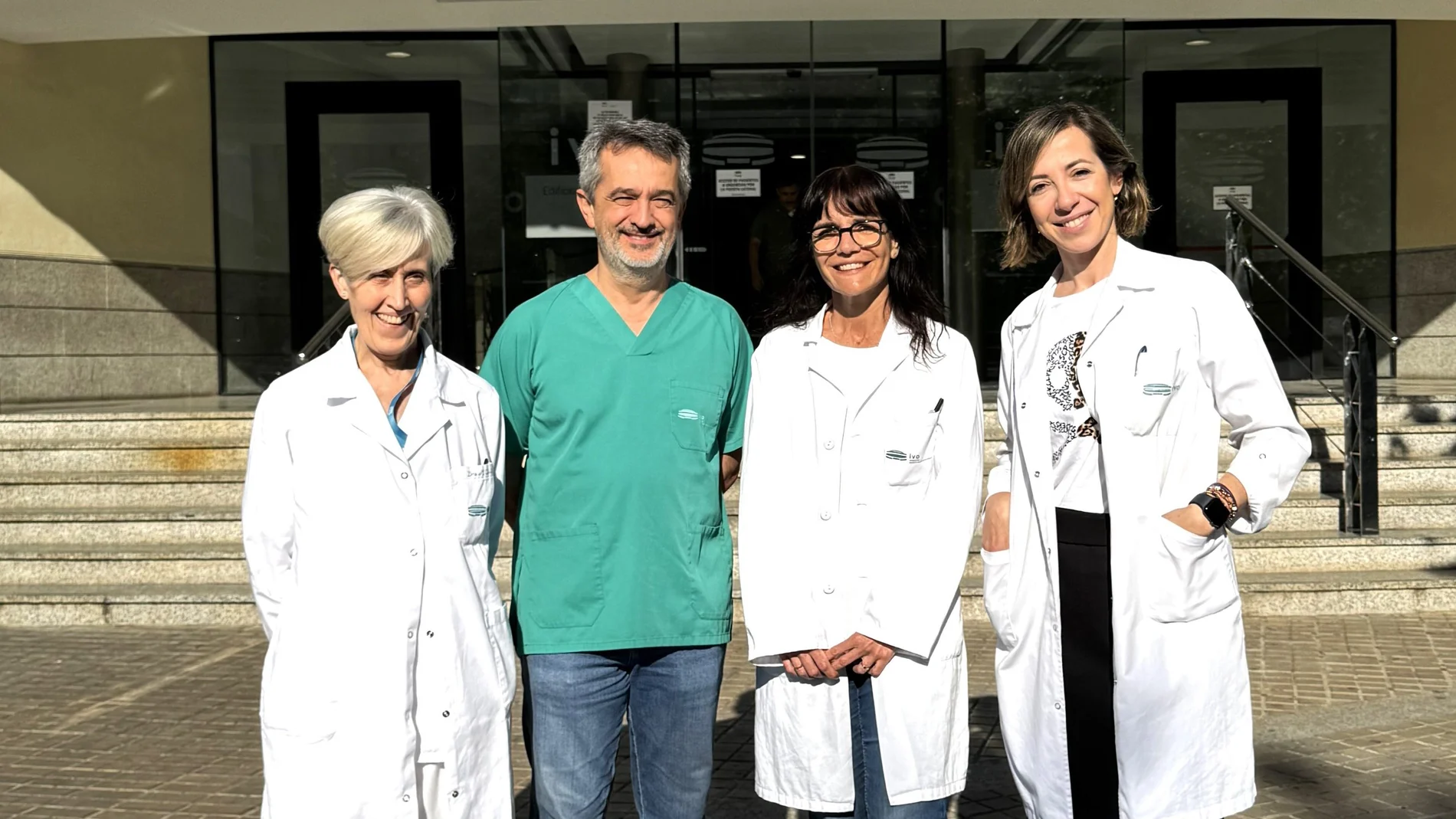 De izq. a dcha.: doctora Chust, doctor Nagore, Zaida García y doctora Juan del IVO