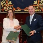 La presidenta de la Diputación, Ángeles Armisén suscribe con el director general de FUNDOS, José María Viejo, el convenio de colaboración para la promoción de la cultura en la provincia