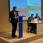 El director general de Carreteras e Infraestructuras, Jesús Puerta, ha participado en la jornada ‘Mezclas bituminosas más sostenibles’, en la que ha destacado el trabajo de la Administración autonómica en actuaciones pioneras en la búsqueda de medios alternativos