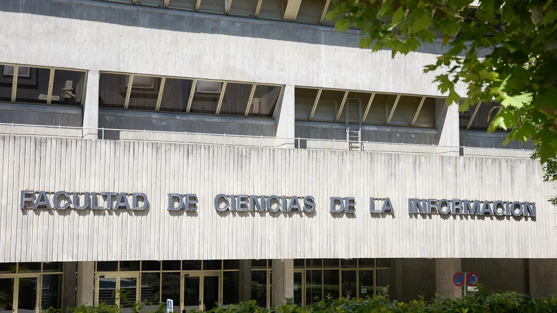 Tres candidatos se disputan el decanato de la Facultad de Ciencias de la Información de la UCM este jueves