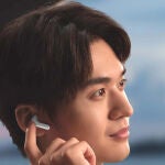 Estos auriculares inalámbricos de HUAWEI tienen una zona de control táctil