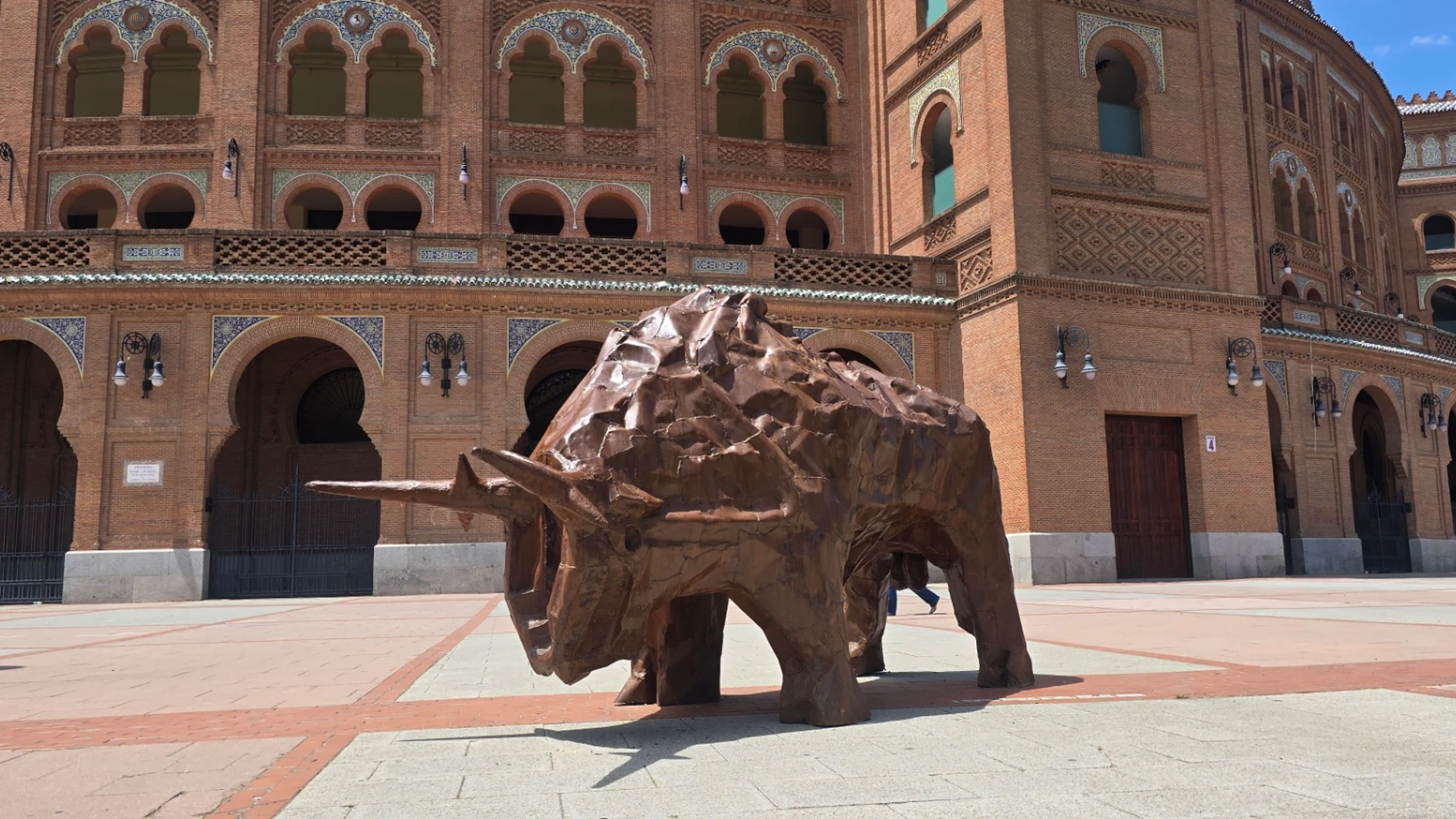 La nueva escultura de la explanada de Las ventas que está dando que hablar en San Isidro