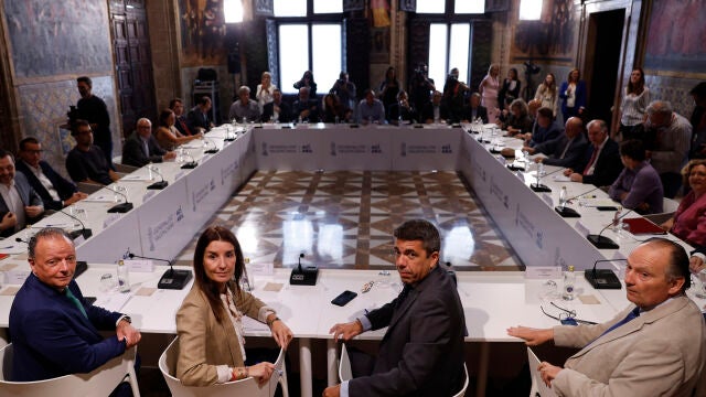 Mazón se reúne con empresas proveedoras de la Generalitat