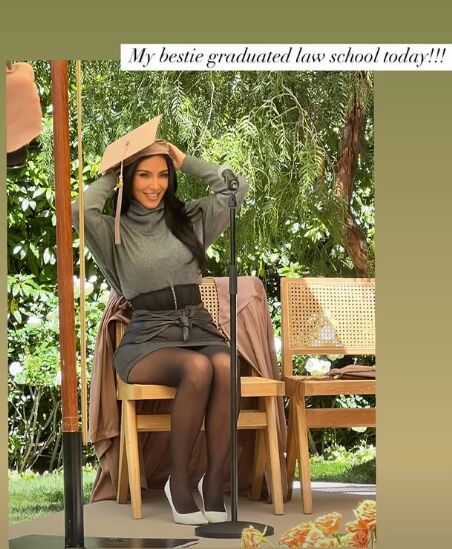 Foto de la graduación de Kim Kardashian
