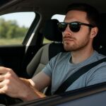 Las gafas de sol que no puedes llevar al volante: multas de hasta 200 euros 