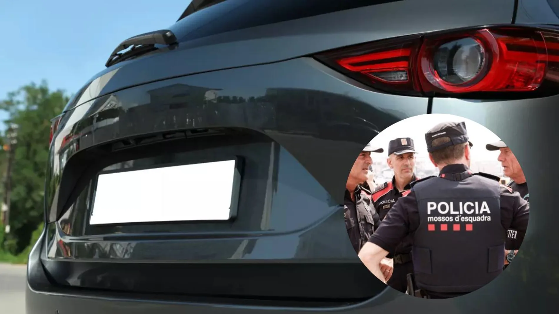 Un coche sin matrícula junto a unos Mossos d'Escuadra